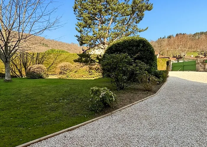 Charmante Maison En Pierre Au Coeur Du Cantal * Saint-Simon (Cantal)
